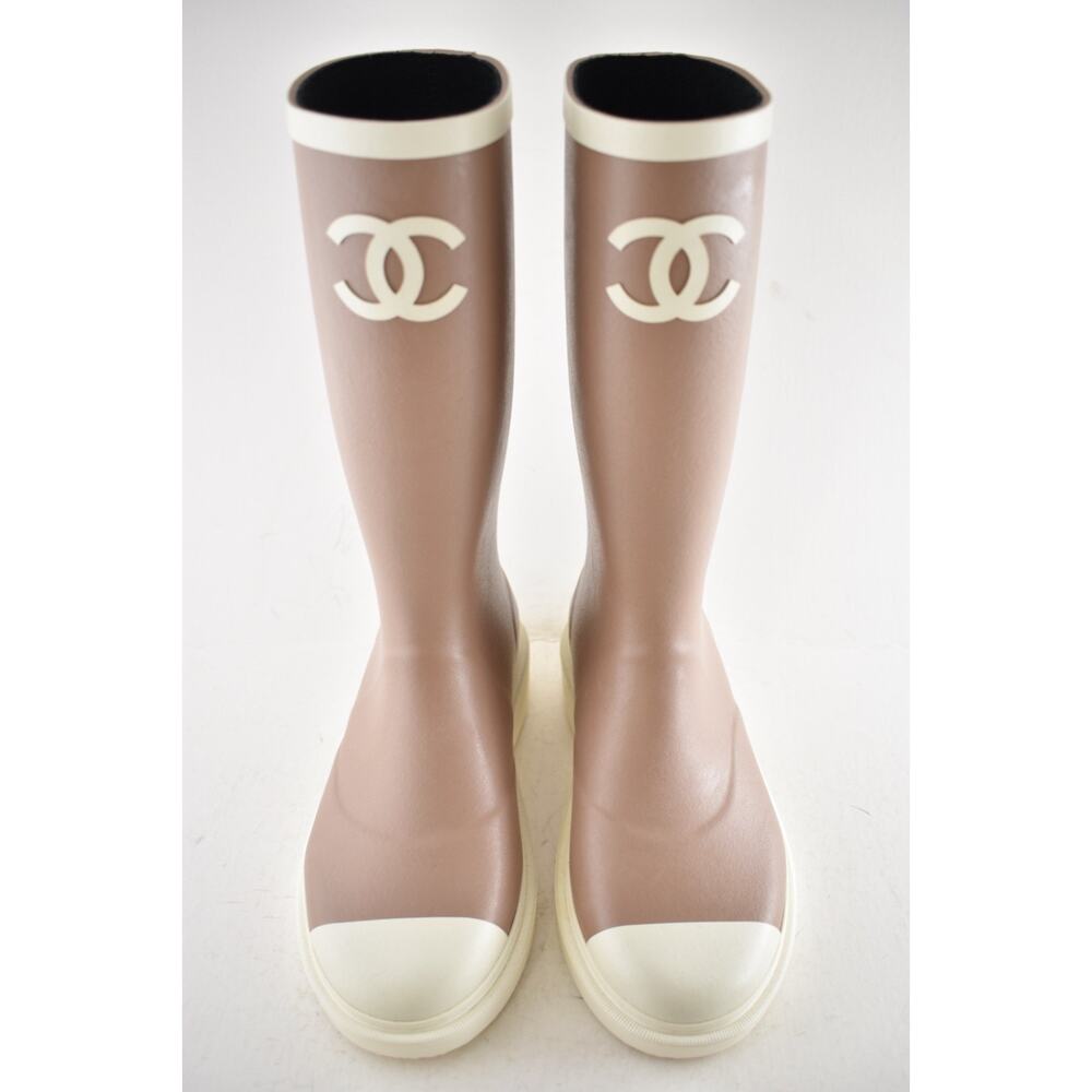 Chanel 26C Beige White Caoutchouc CC Logo High Pull On Rubber Rain Boots 35 - Picture 13 of 16